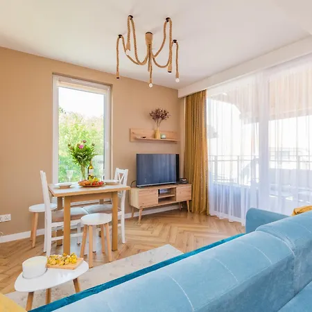 Mierzeja - Enklawa, * Krynica Morska