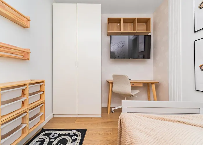 Mierzeja - Enklawa, * Krynica Morska