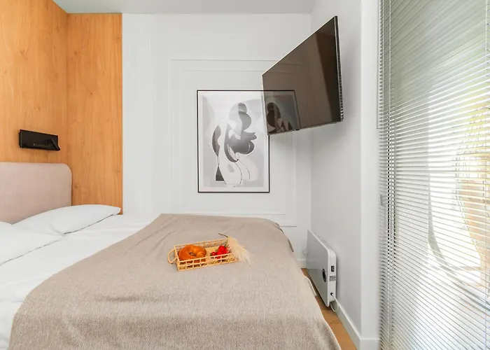 Mierzeja - Enklawa, * Krynica Morska